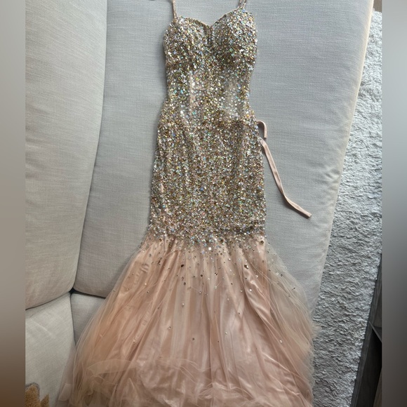 Prom dress. Brought from PromBay. Size 6. Worn 1 time. - Picture 4 of 9